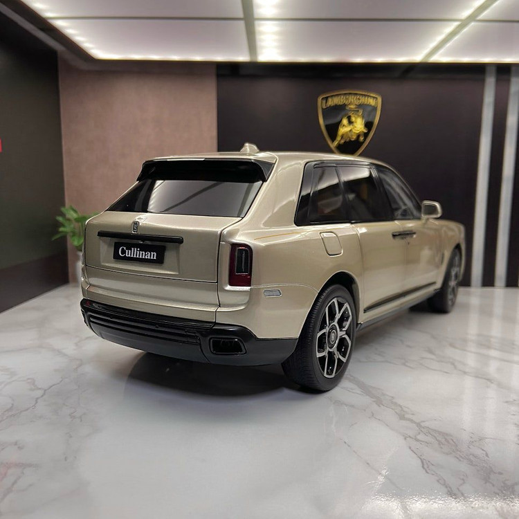 켕파이 1:18 롤스로이스 컬리넌 블랙배지 다이캐스트 이미지