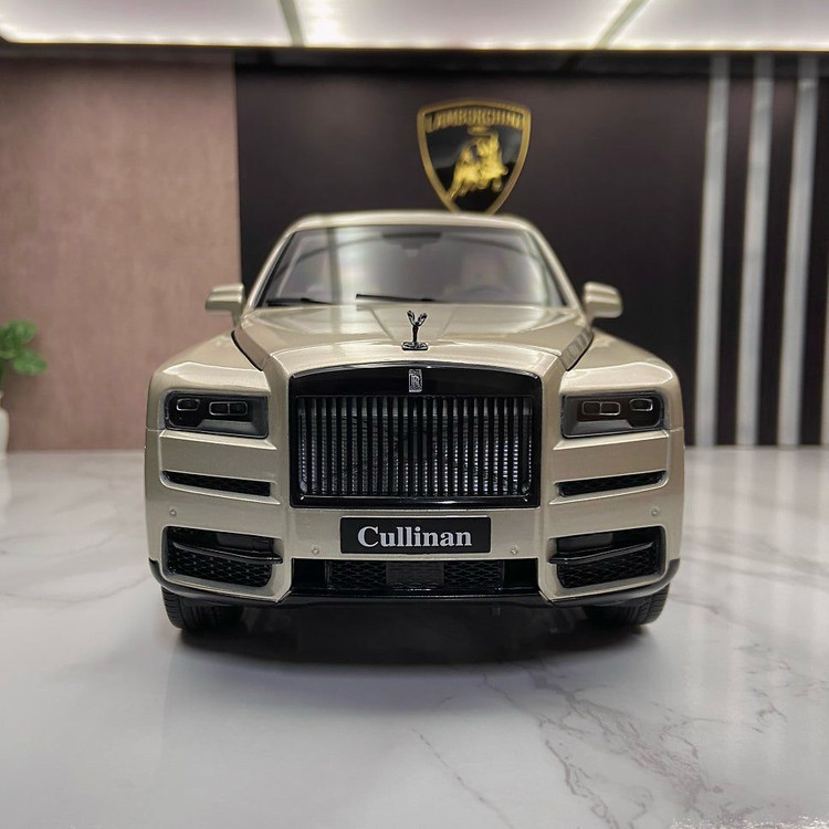 켕파이 1:18 롤스로이스 컬리넌 블랙배지 다이캐스트 이미지