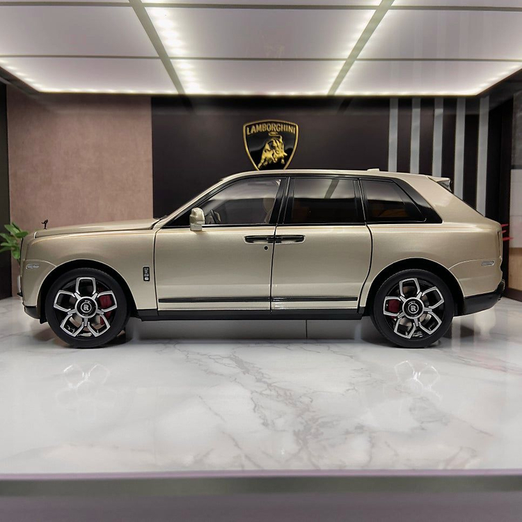 켕파이 1:18 롤스로이스 컬리넌 블랙배지 다이캐스트 이미지