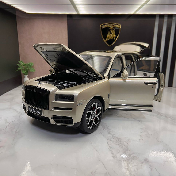 켕파이 1:18 롤스로이스 컬리넌 블랙배지 다이캐스트 이미지