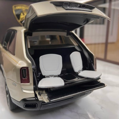 켕파이 1:18 롤스로이스 컬리넌 블랙배지 다이캐스트 이미지