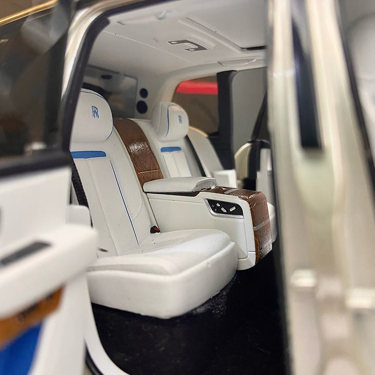 켕파이 1:18 롤스로이스 컬리넌 블랙배지 다이캐스트 이미지