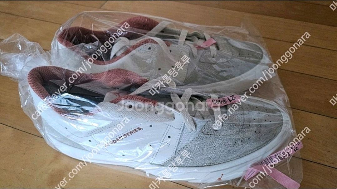 조던시리즈 ES 스니커즈 판매해요.사이즈: 270mm 이미지