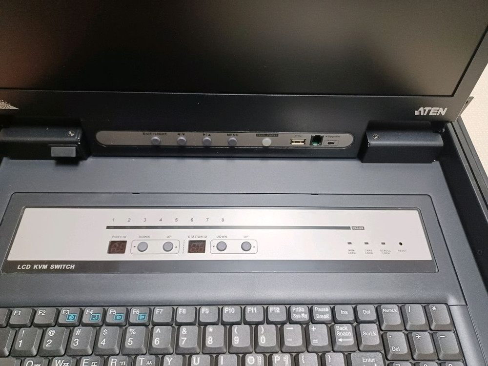 ATEN LCD KVM 스위치 CL5708N 8포트--1