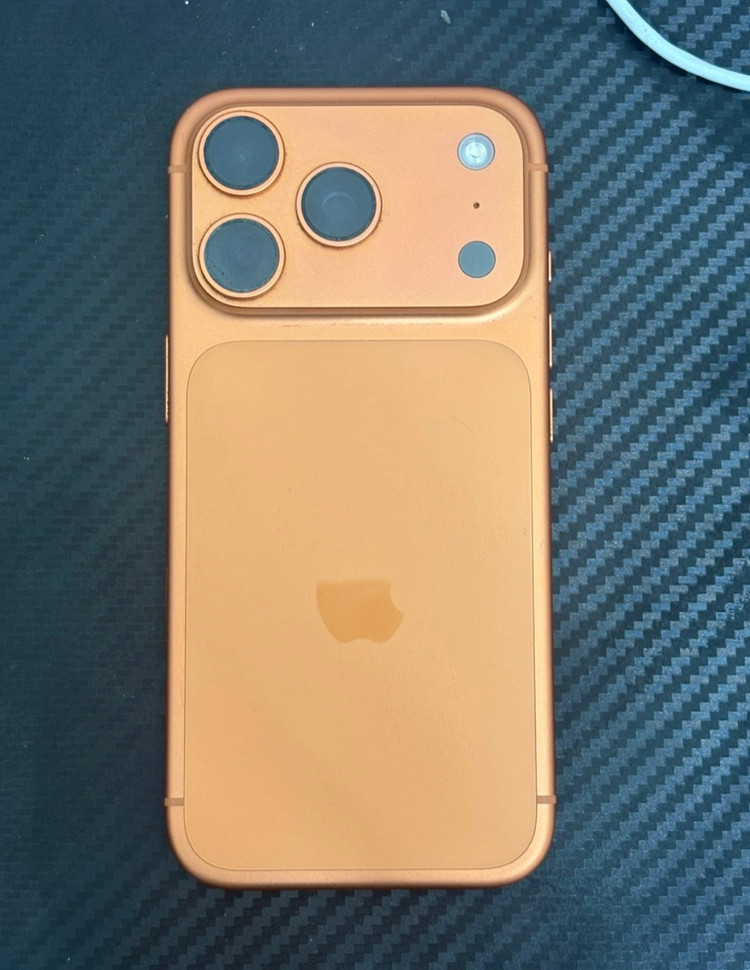 아이폰17프로 오렌지 256기가 팝니다--1