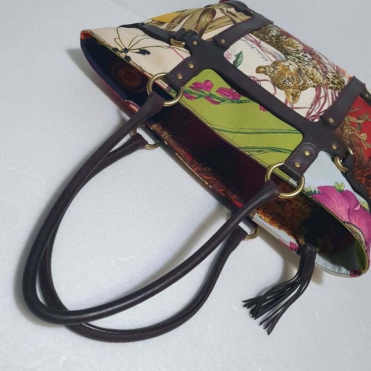 정품 ㅡ페라가모 ㅡ타이거.플라워백--3