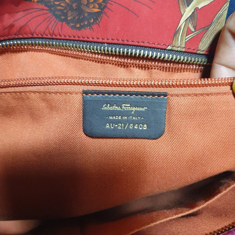 정품 ㅡ페라가모 ㅡ타이거.플라워백--8