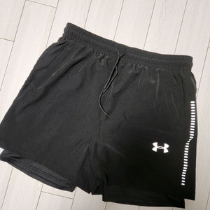 새상품급)언더아머 러닝 루즈핏 숏반바지 사이즈xxl생각보다 사이즈가 그렇게 크지 않습니다 실측사진 봐주세요^^로고