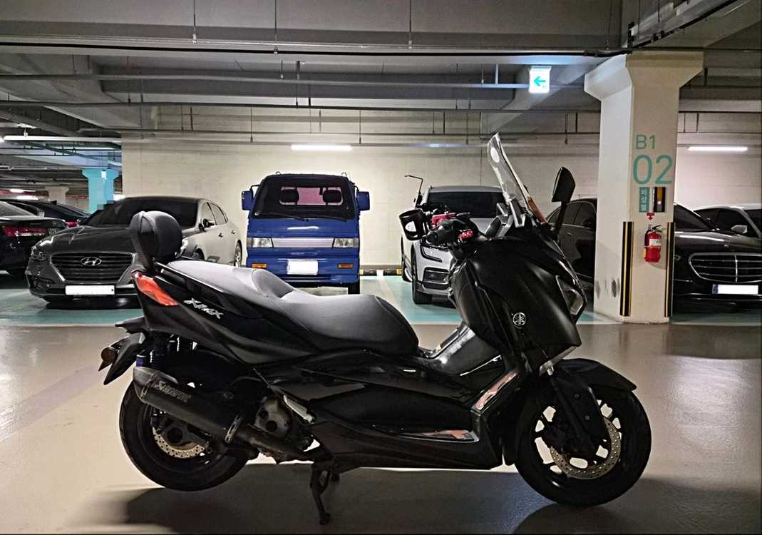 xmax300 18년식 아크라튜닝 외관깔끔 팝니다--1