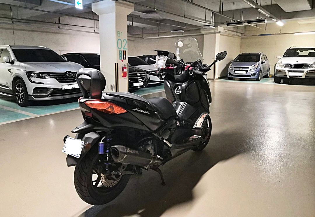 xmax300 18년식 아크라튜닝 외관깔끔 팝니다--3