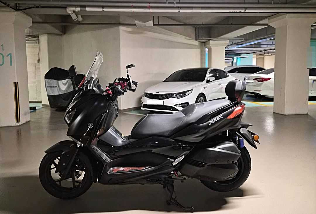 xmax300 18년식 아크라튜닝 외관깔끔 팝니다--4