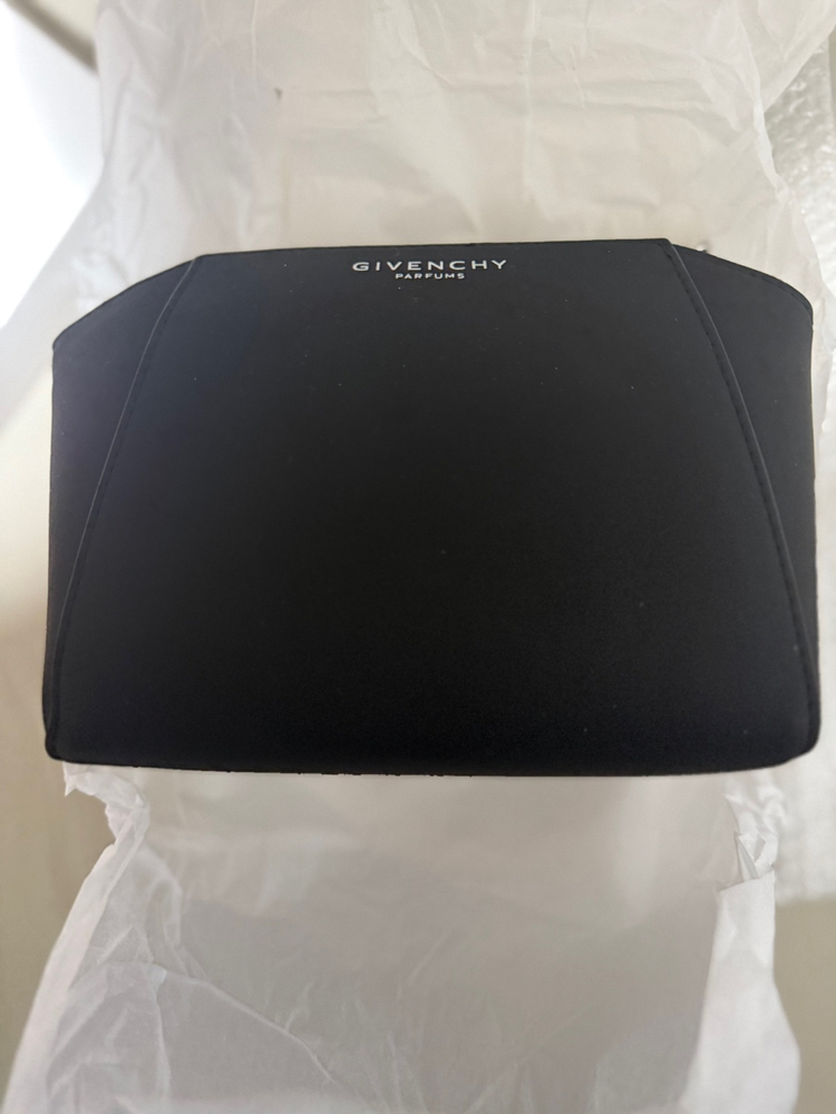 지방시 버킷백, 파우치 판매합니다--2