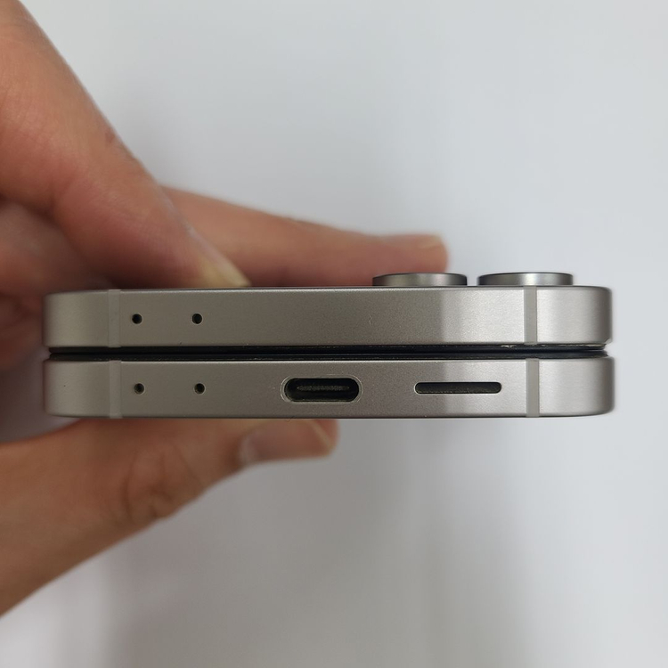 .갤럭시 Z플립6 256GB 실버쉐도우 U+ 무잔상 A급 자녀폰 메인폰 효도폰 210850 이미지