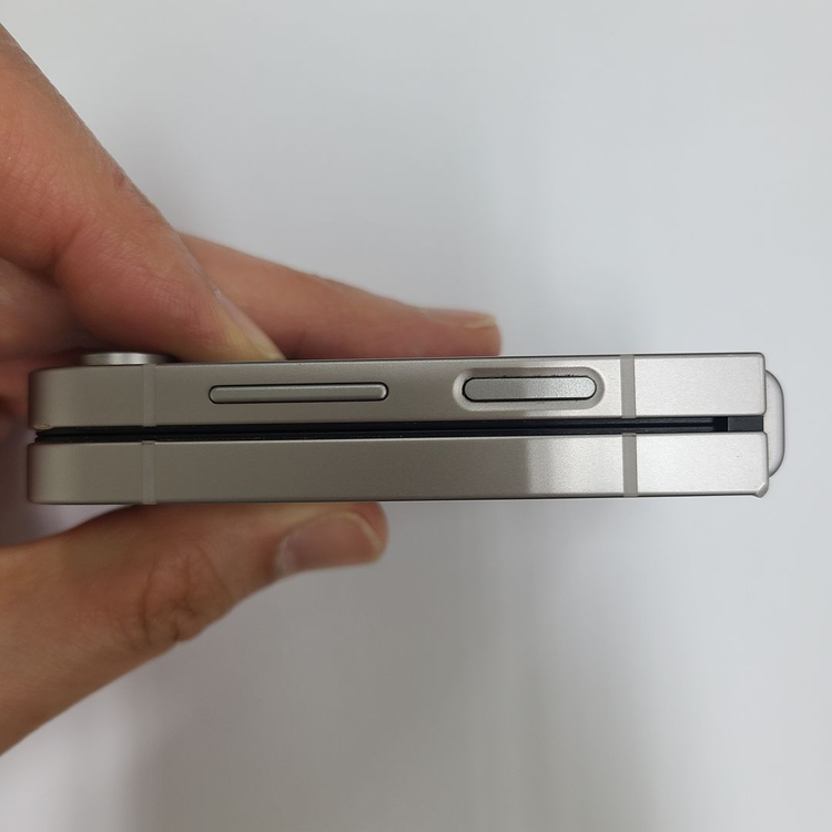 .갤럭시 Z플립6 256GB 실버쉐도우 U+ 무잔상 A급 자녀폰 메인폰 효도폰 210850 이미지