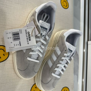 아디다스, 뉴발란스, 슈콤마보니 등등