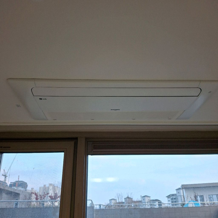 충북청주 엘지천장형에어컨2실외기1인버터--1