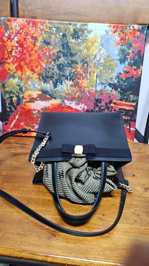 페라가모 정품ㅡ뉴바라 크로스백--2