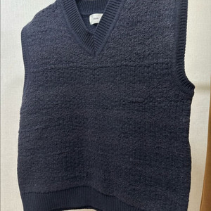 e:um 브이넥 니트 조끼 남색