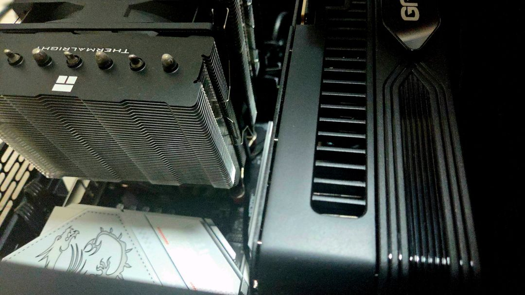 신품가 520만원이상 AMD 라이젠 7900, RTX 5070 Ti, ddr5 램 64gb, ssd 2tb--3