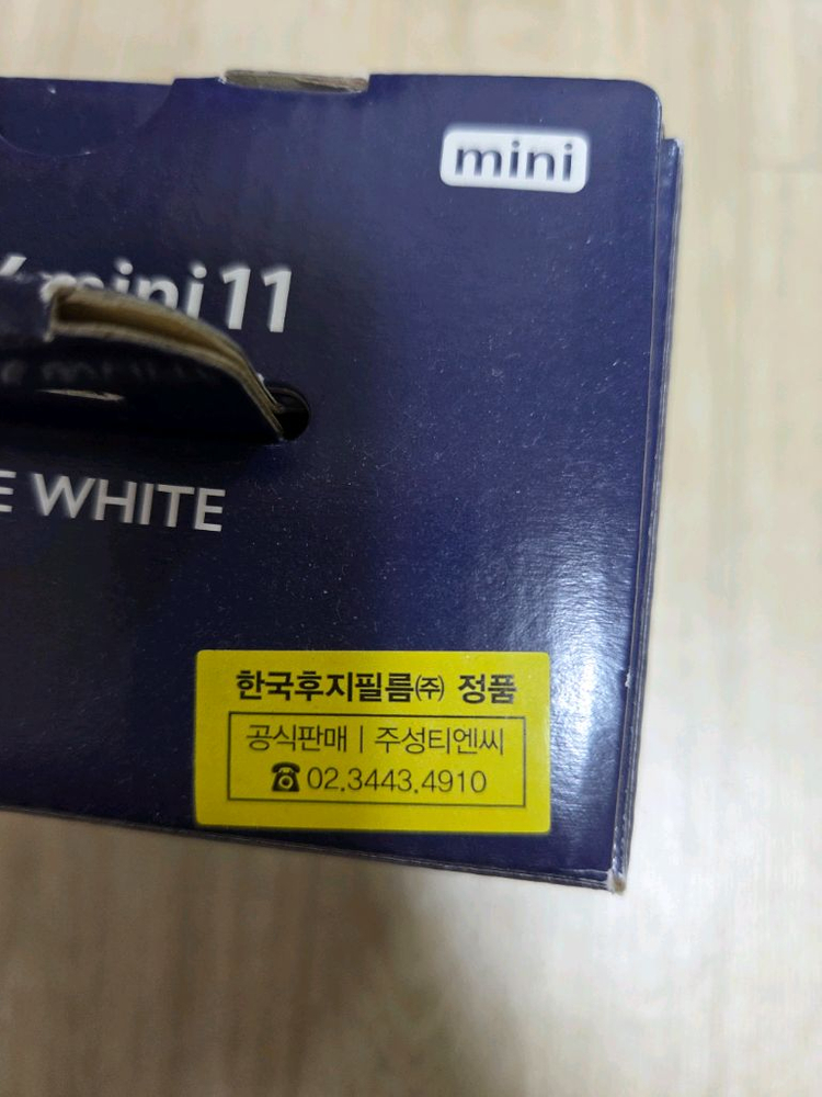 새상품 후지필름 인스탁스 미니11 폴라로이드 카메라 아이스 화이트 이미지