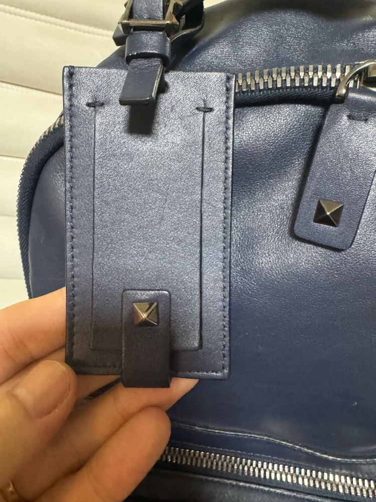 정품,롯데백_발렌티노(VALENTINO GARAVANI) 스터드 네이비 all 소가죽 백팩--3