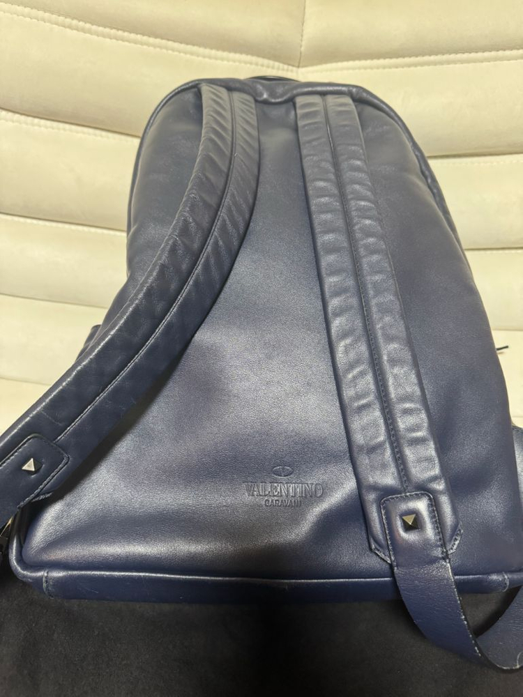 정품,롯데백_발렌티노(VALENTINO GARAVANI) 스터드 네이비 all 소가죽 백팩--5