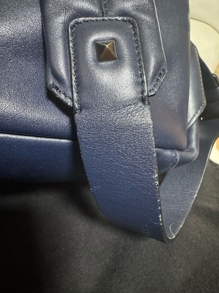 정품,롯데백_발렌티노(VALENTINO GARAVANI) 스터드 네이비 all 소가죽 백팩--6