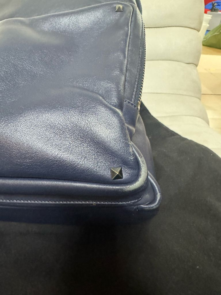 정품,롯데백_발렌티노(VALENTINO GARAVANI) 스터드 네이비 all 소가죽 백팩--7