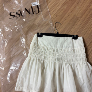 썸제이 꼴레뜨스커트4만택포(상태최상)ssumj