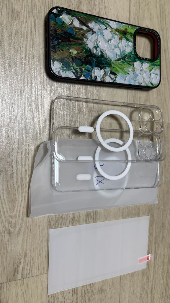 아이폰13 프로맥스 케이스티파이 케이스와 투명케이스 이미지