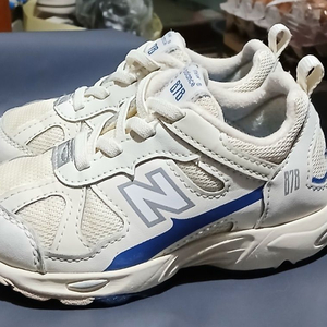 뉴발란스키즈 878 150사이즈 운동화 화이트블루