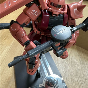 (완성품) MG 샤아 자쿠2.0 팝니다(데칼붙이고 은색마카라인작업)