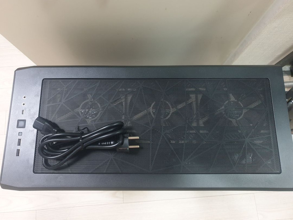 중고 완본체 판매합니다. 9800x3d/msi뱅가드rtx5080/64G ram(32*2) 외--2