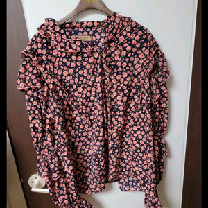 바이탈싸인 플라워패턴 프릴 블라우스