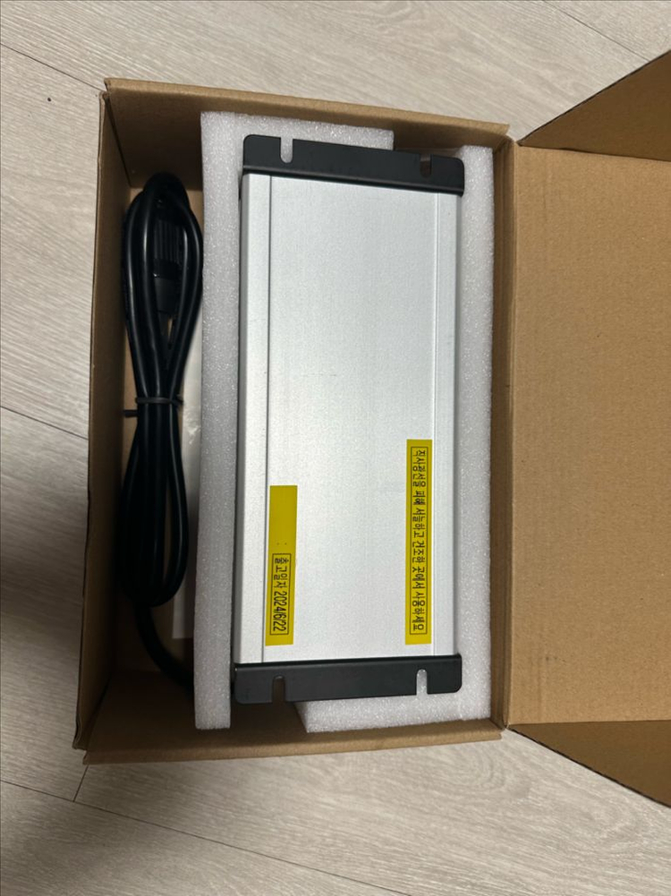 블루샤크 R1 오토바이 배터리 충전기 새상품--1