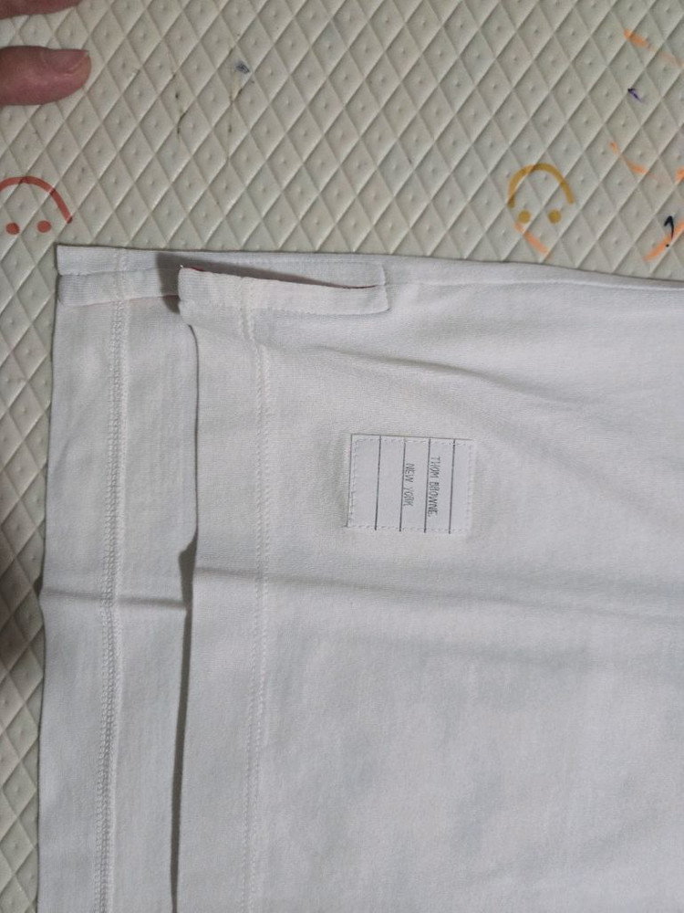 톰브라운 정품 화이트 반팔 티셔츠 42 사이즈--3