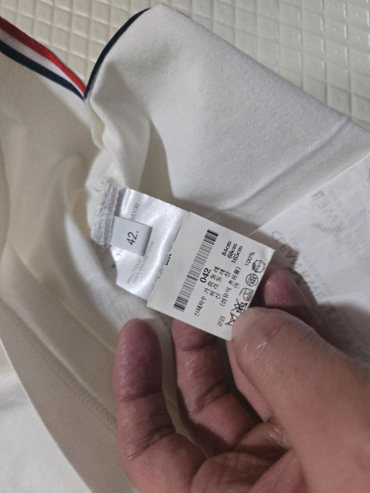 톰브라운 정품 화이트 반팔 티셔츠 42 사이즈--4