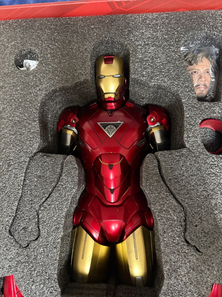 핫토이 마블 아이언맨2 마크6 1/4 쿼터 스케일 개봉 피규어 팔아요~--1