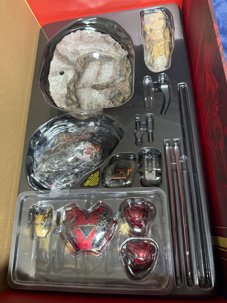 핫토이 마블 아이언맨2 마크6 1/4 쿼터 스케일 개봉 피규어 팔아요~--2