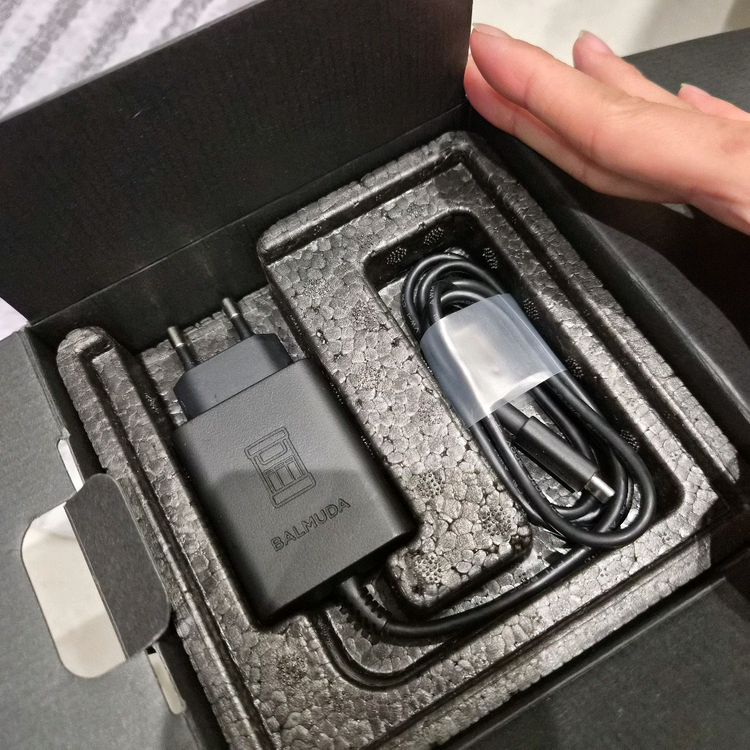 발뮤다 더 스피커 블랙--1