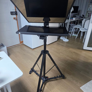 24인치 대형 프롬프터 이미지