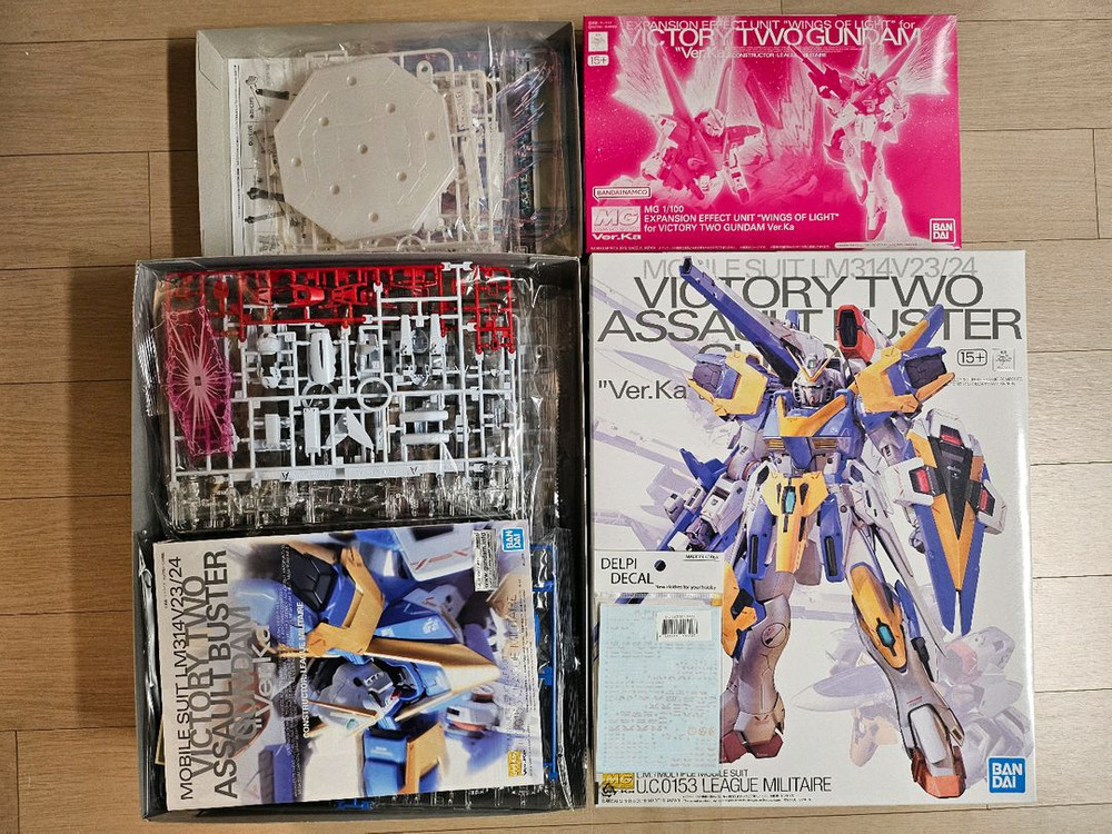 MG V2건담 어설트 버스터 + 빛의 날개 확장파츠--1