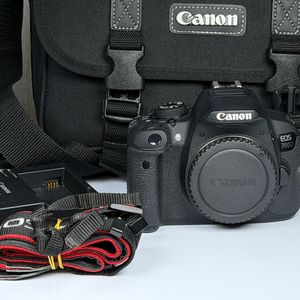 캐논 EOS 700D DSLR 카메라 바디