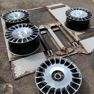 벤츠 마이바흐 톱니 스타일 단조 20인치 스타일 휠 팝니다 이미지