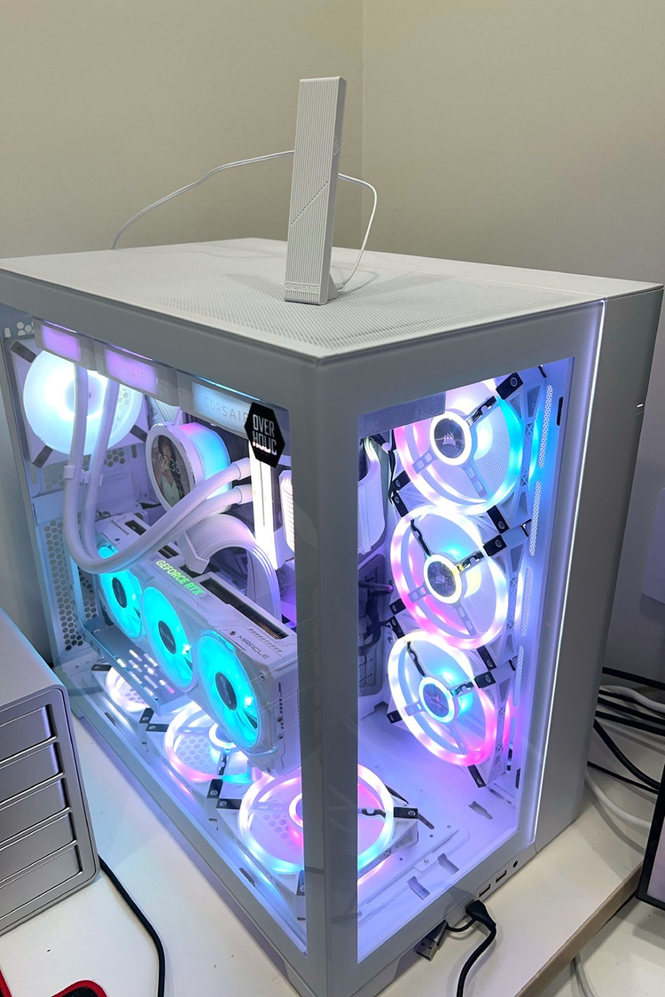 [급처][가격내림] 솜사탕 에디션 ^^ 7800X3D RTX5070 리안리 커세어 컨셉 풀셋--2