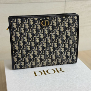 디올 몽테인 30 파우치 판매합니다.