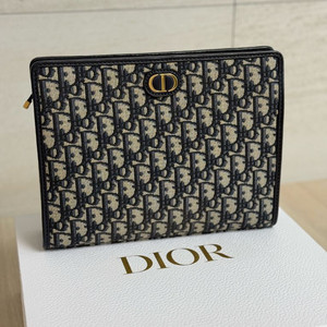 디올 몽테인 30 파우치 판매합니다.