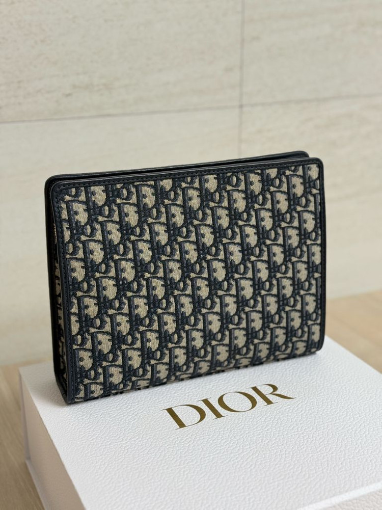 디올 몽테인 30 파우치 판매합니다.--1