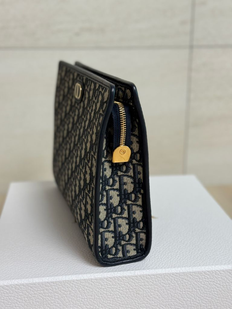 디올 몽테인 30 파우치 판매합니다.--3