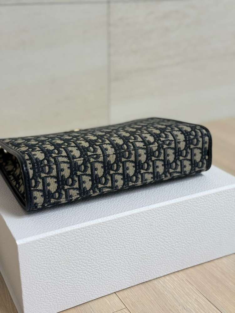 디올 몽테인 30 파우치 판매합니다.--4